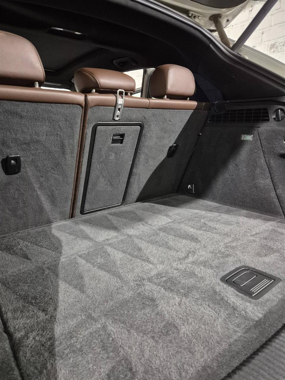 Audi Q3 bagažinė po cheminio valymo