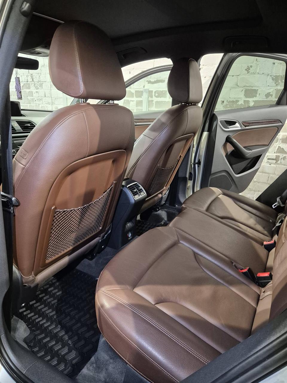 Išvalytas odinis Audi Q3 salonas