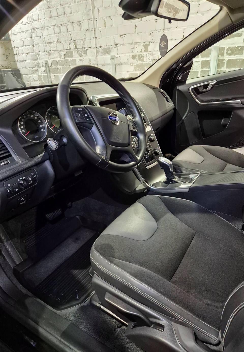 Volvo priekinis salonas po valymo