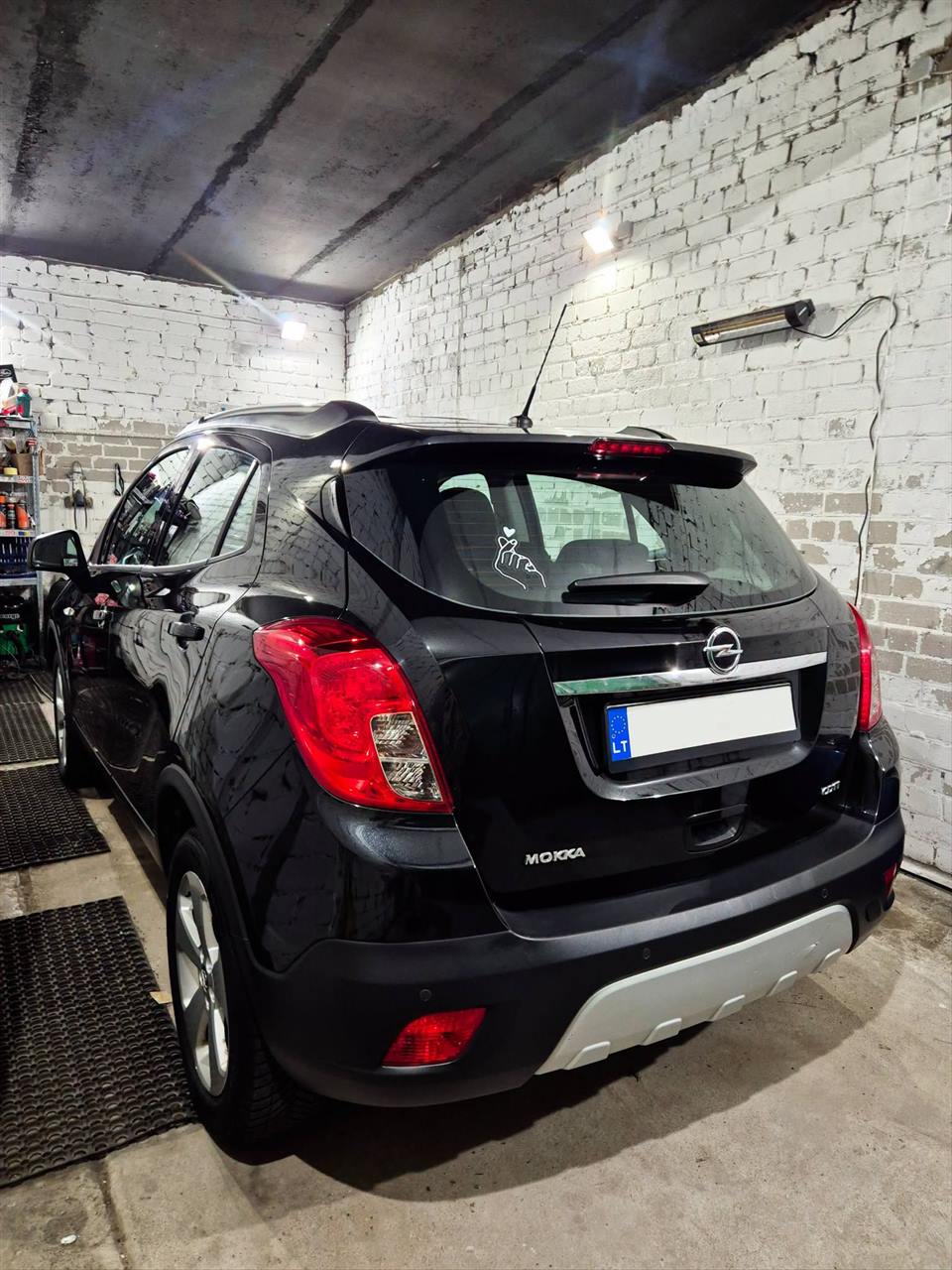 Opel Mokka iš galo studijoje